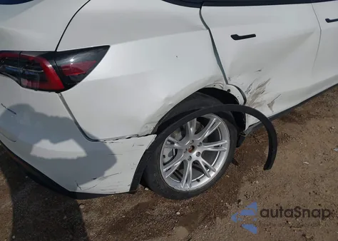 2022 Tesla Model Y Long Range Dual Motor All-Wheel Drive z USA, uszkodzony, nr VIN 7SAYGDEE5NF375324